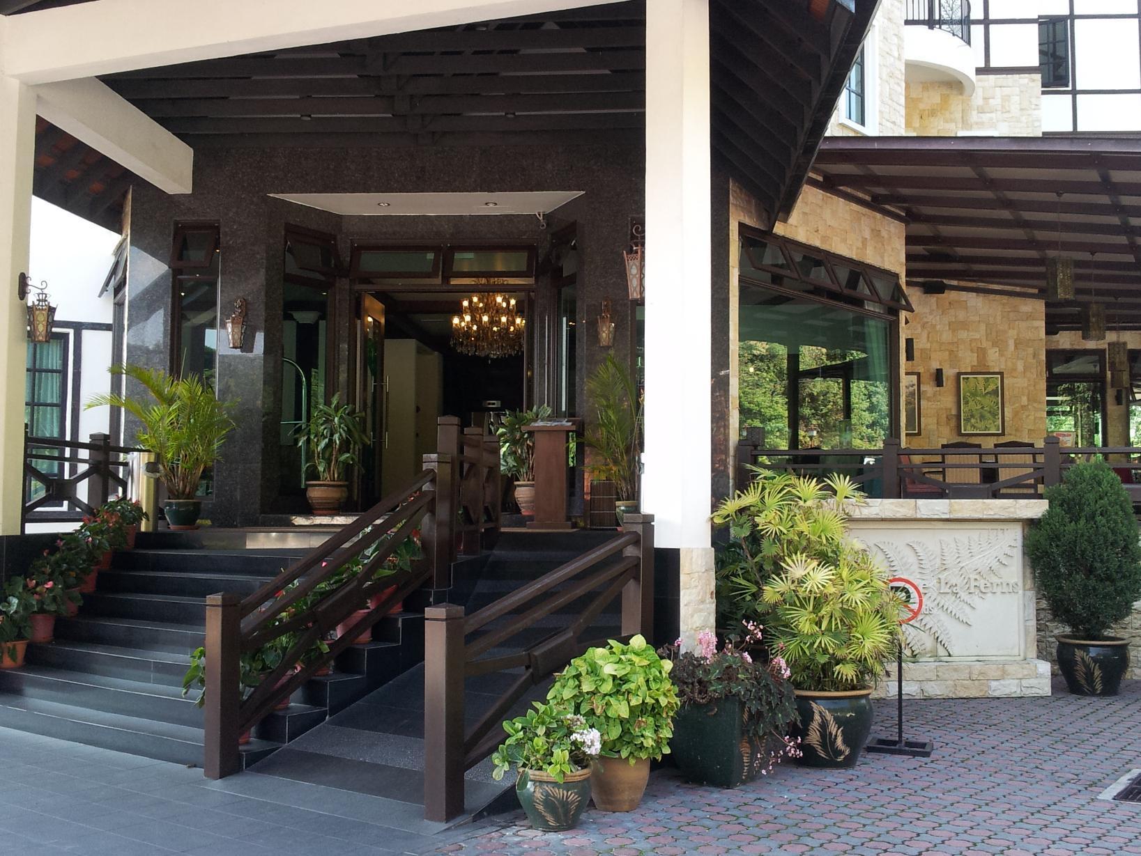 Hotel De'La Ferns - Image 3
