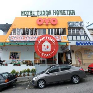 OYO 44029 Tudor Home Inn