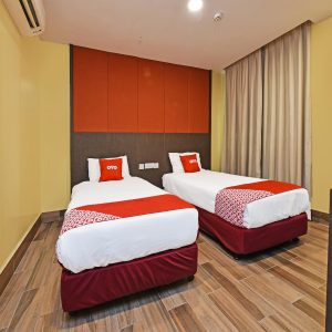 Capital O 90574 Hotel Glo
